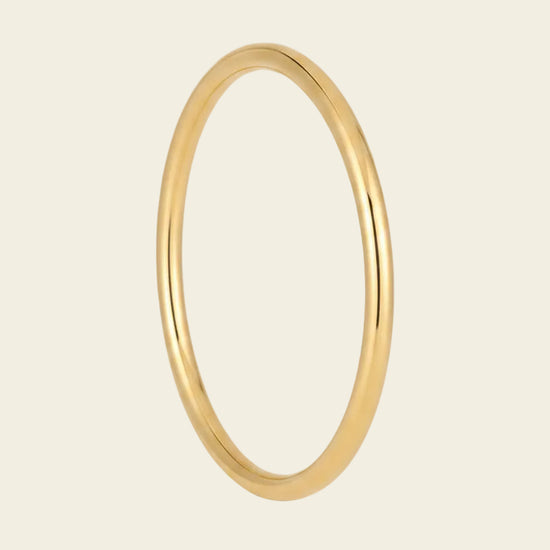 Fine Curve Cuff with a fine smooth oval band in gold finish