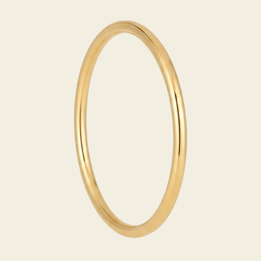 Fine Curve Cuff with a fine smooth oval band in gold finish