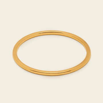 Fine Curve Cuff with a fine smooth oval band in gold finish