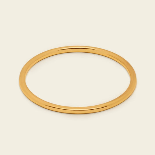 Fine Curve Cuff with a fine smooth oval band in gold finish