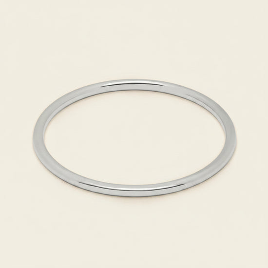 Fine Curve Cuff with a fine smooth oval band in silver finish