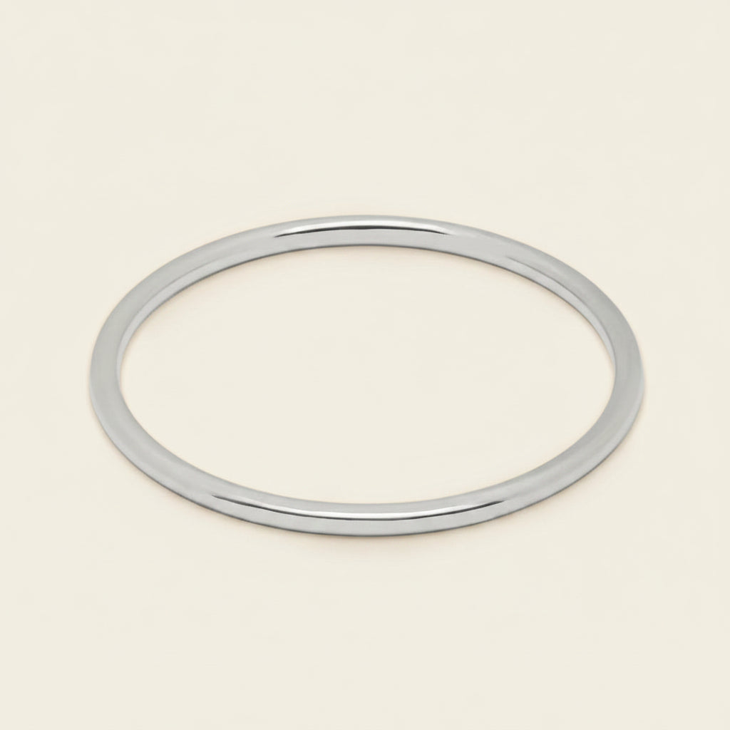 Fine Curve Cuff with a fine smooth oval band in silver finish