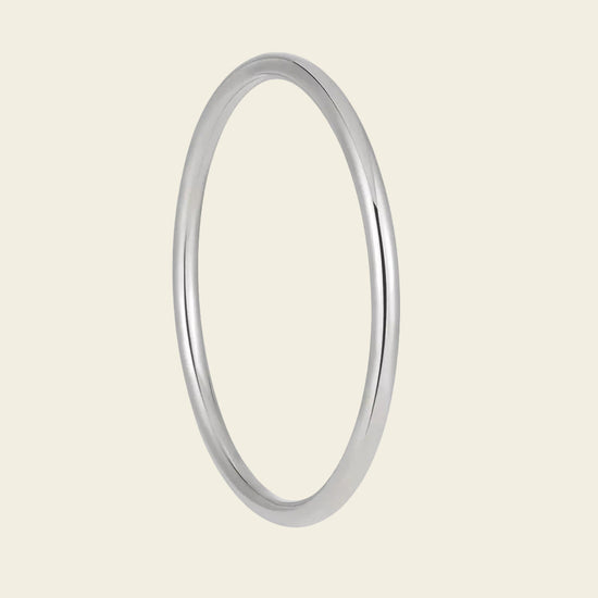 Fine Curve Cuff with a fine smooth oval band in silver finish