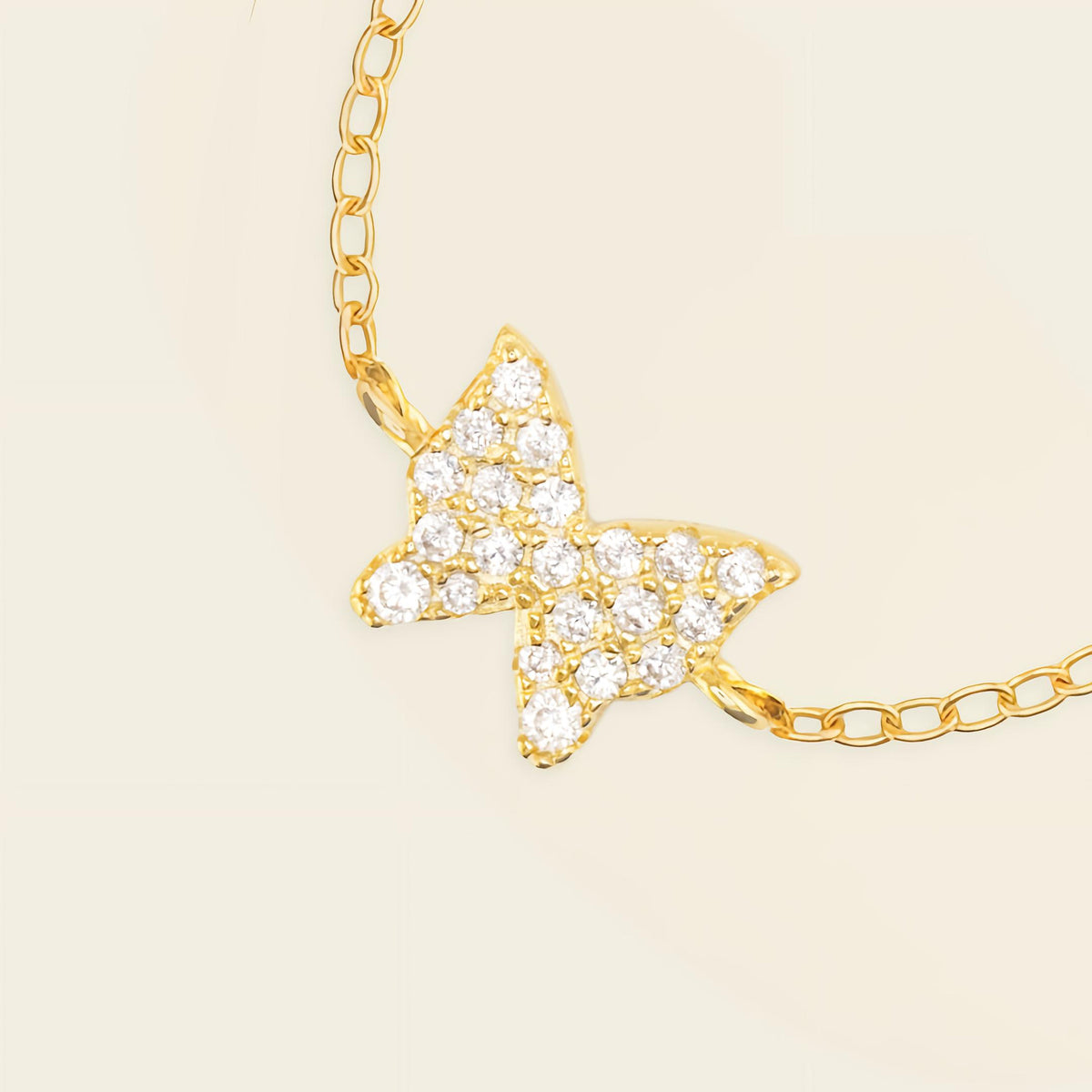 Light Wing Ring with a butterfly motif on a fine chain band in gold finish