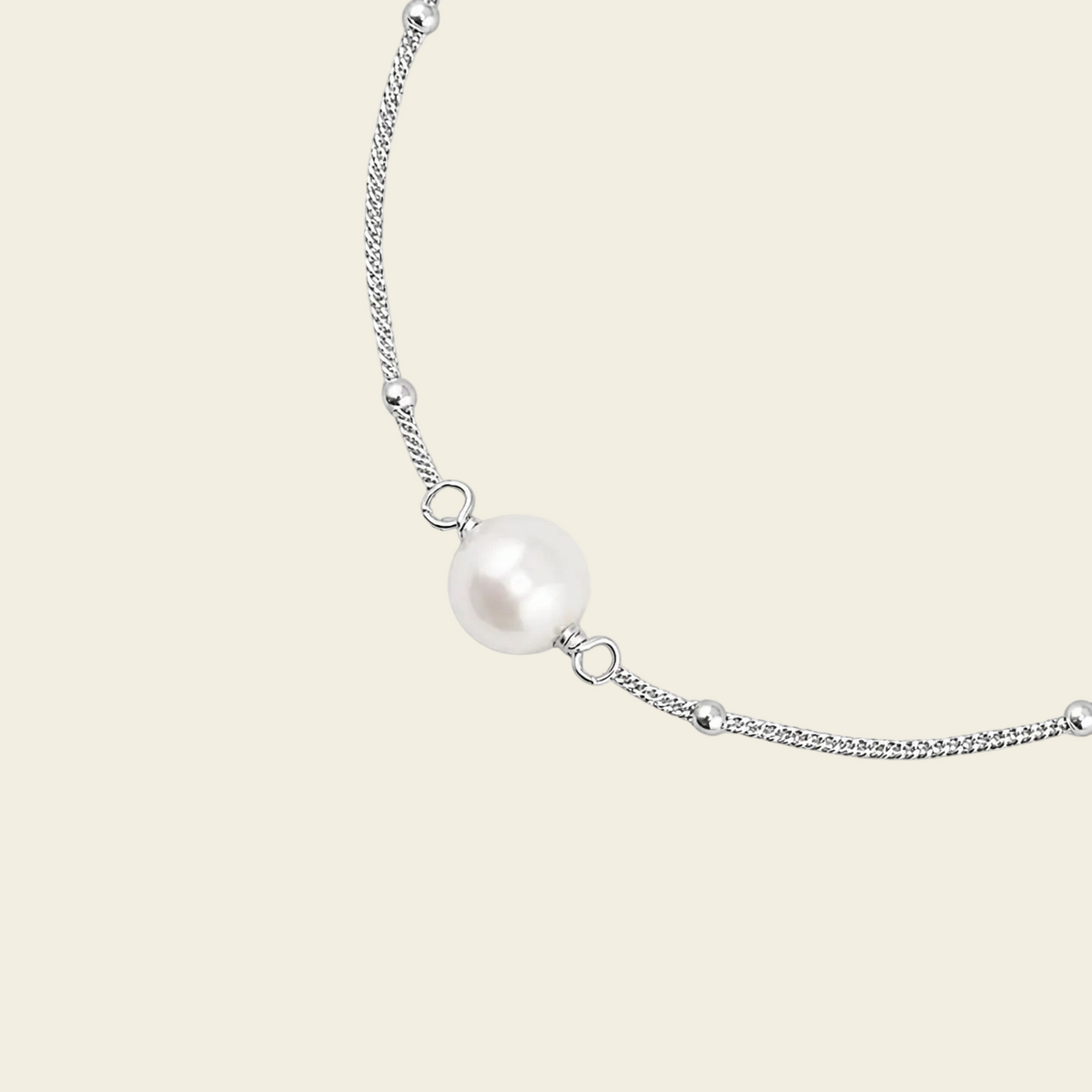 Pearl Line Bracelet with a fine chain with a central pearl detail in silver finish